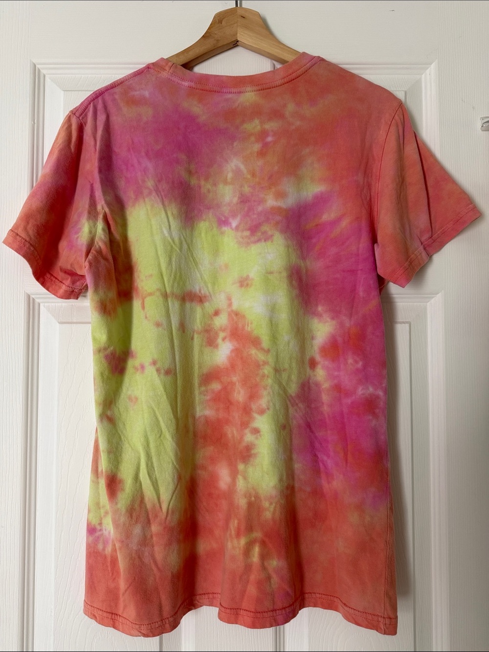 Tie-Dye Short Sleeve Tee with Heart Figure - Pink & Yellow - Picture 4 of 5